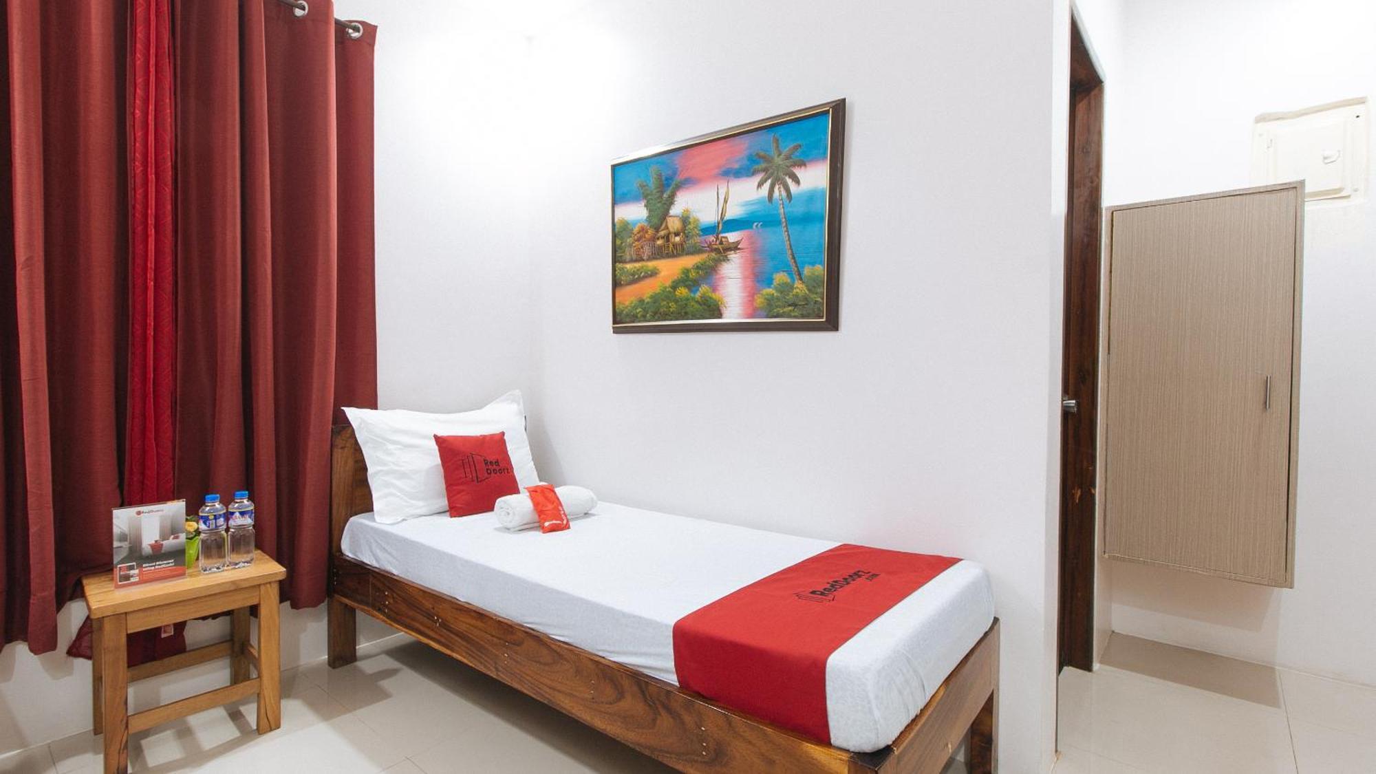 Reddoorz Plus @ Jollydays Hotel Nueva Ecija San Jose  ภายนอก รูปภาพ