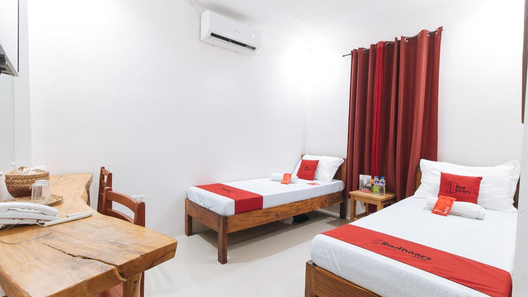 Reddoorz Plus @ Jollydays Hotel Nueva Ecija San Jose  ภายนอก รูปภาพ