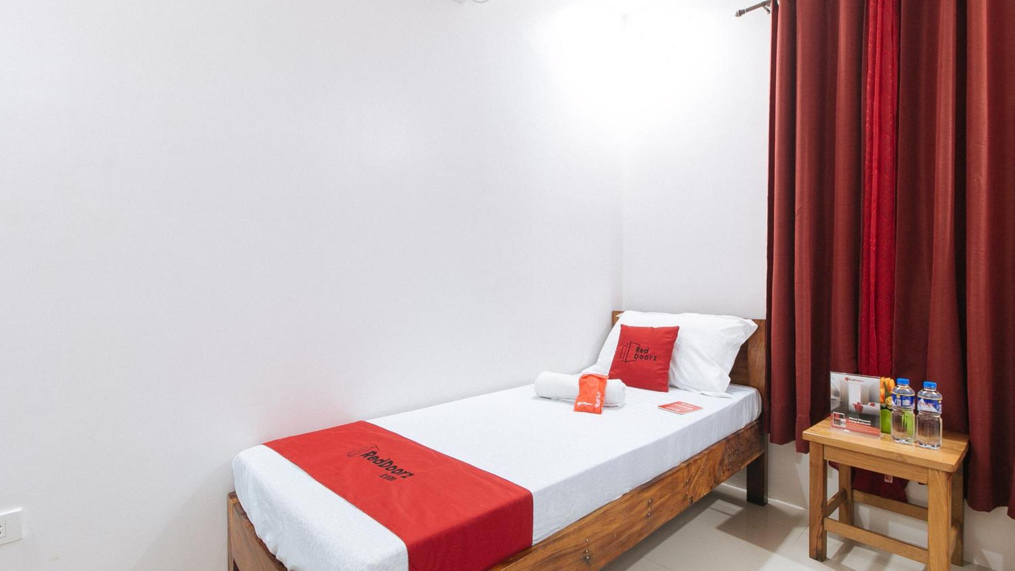Reddoorz Plus @ Jollydays Hotel Nueva Ecija San Jose  ภายนอก รูปภาพ