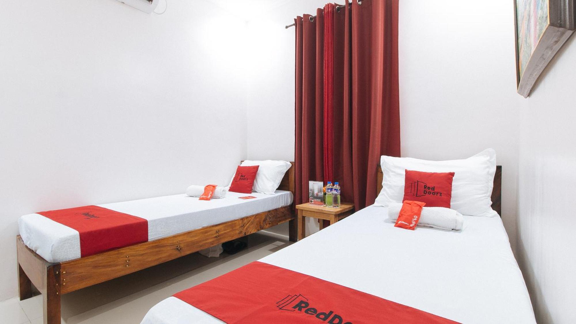 Reddoorz Plus @ Jollydays Hotel Nueva Ecija San Jose  ภายนอก รูปภาพ