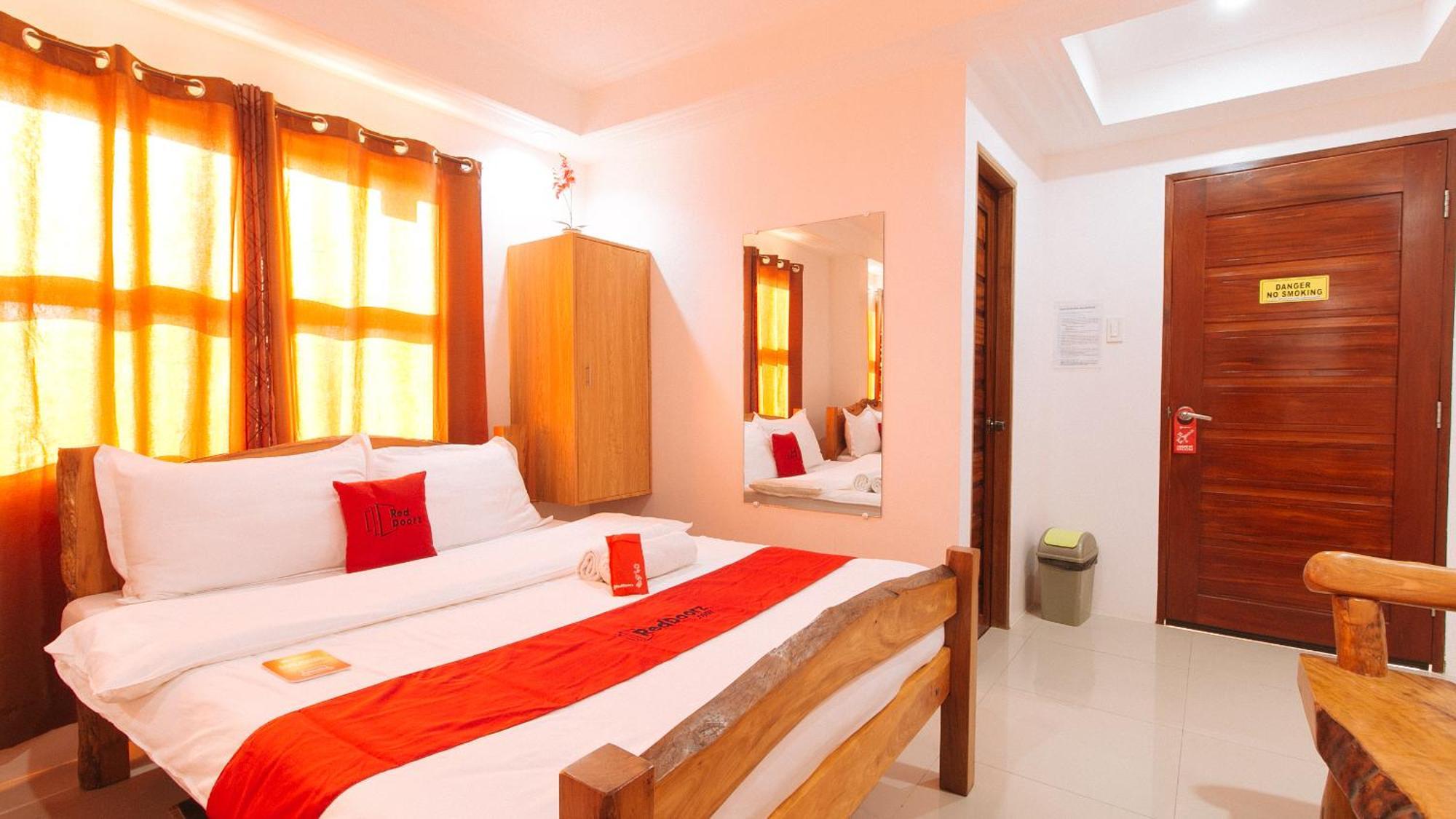 Reddoorz Plus @ Jollydays Hotel Nueva Ecija San Jose  ภายนอก รูปภาพ