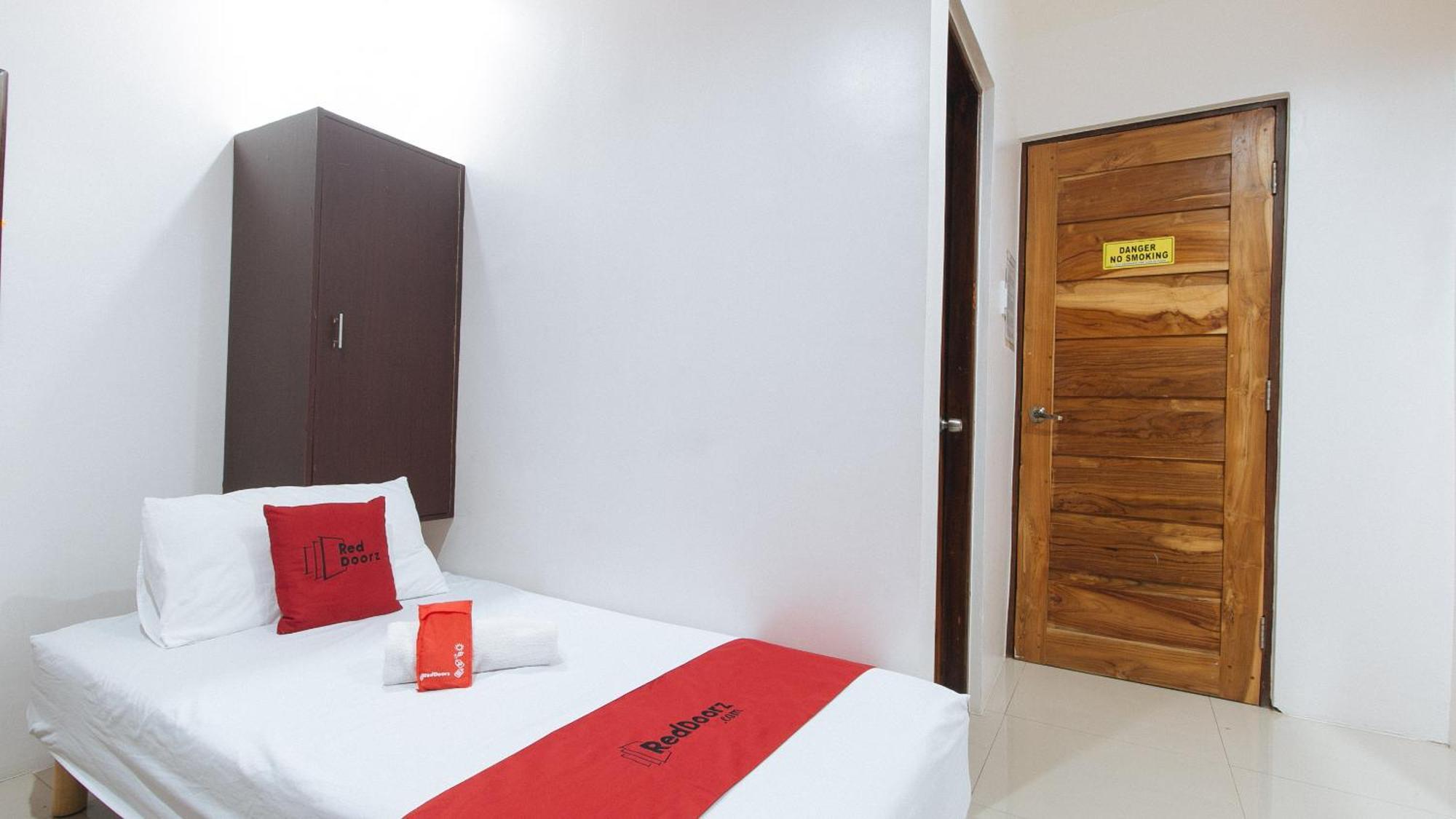 Reddoorz Plus @ Jollydays Hotel Nueva Ecija San Jose  ภายนอก รูปภาพ