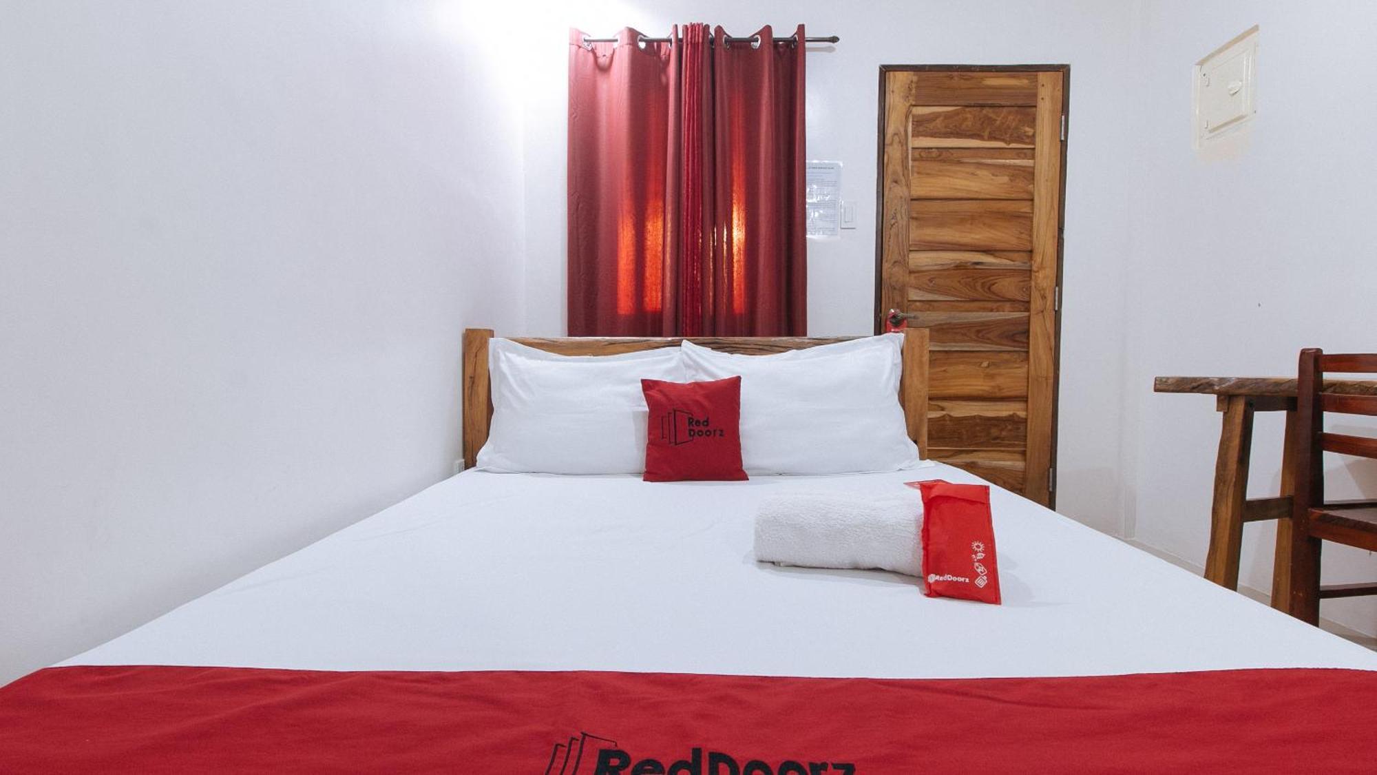 Reddoorz Plus @ Jollydays Hotel Nueva Ecija San Jose  ภายนอก รูปภาพ