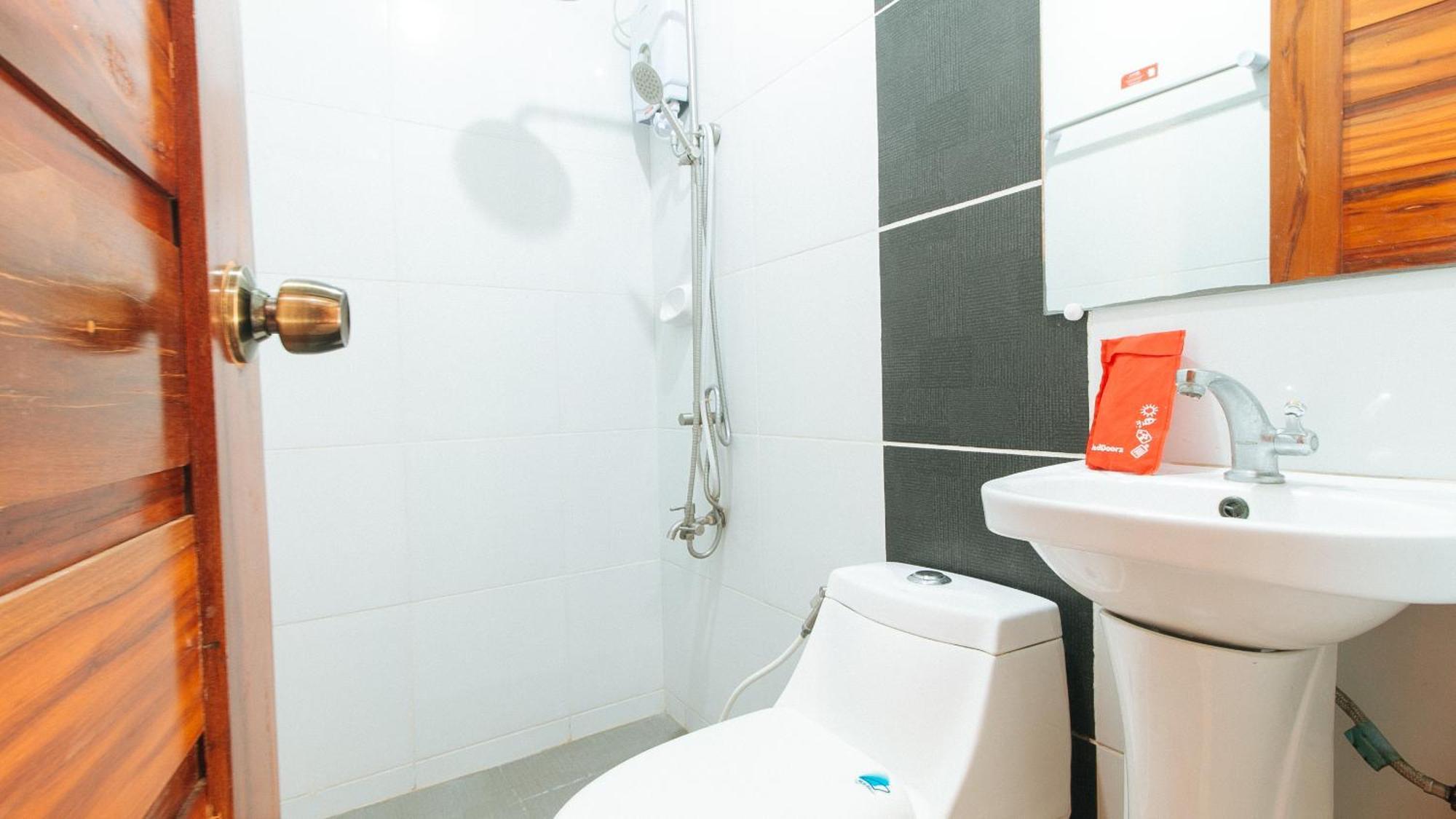 Reddoorz Plus @ Jollydays Hotel Nueva Ecija San Jose  ภายนอก รูปภาพ