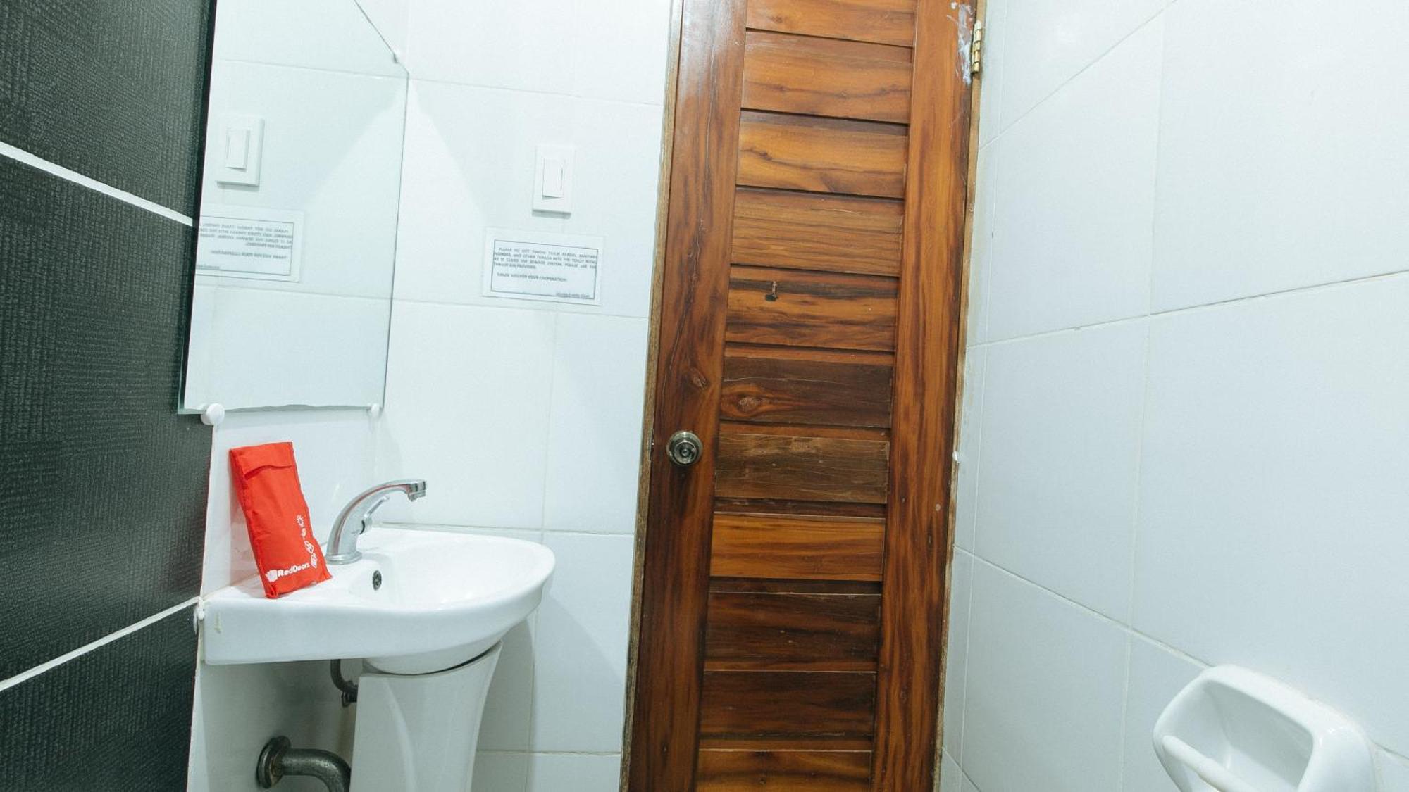 Reddoorz Plus @ Jollydays Hotel Nueva Ecija San Jose  ภายนอก รูปภาพ
